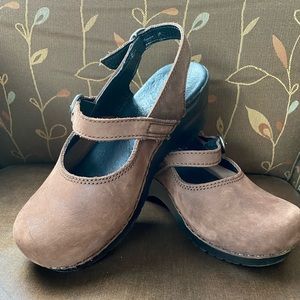 Dansko size 37 clogs
